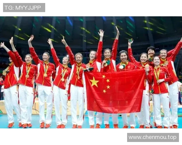 中国运动员穿国旗出征奥运，现场高唱国歌震撼人心